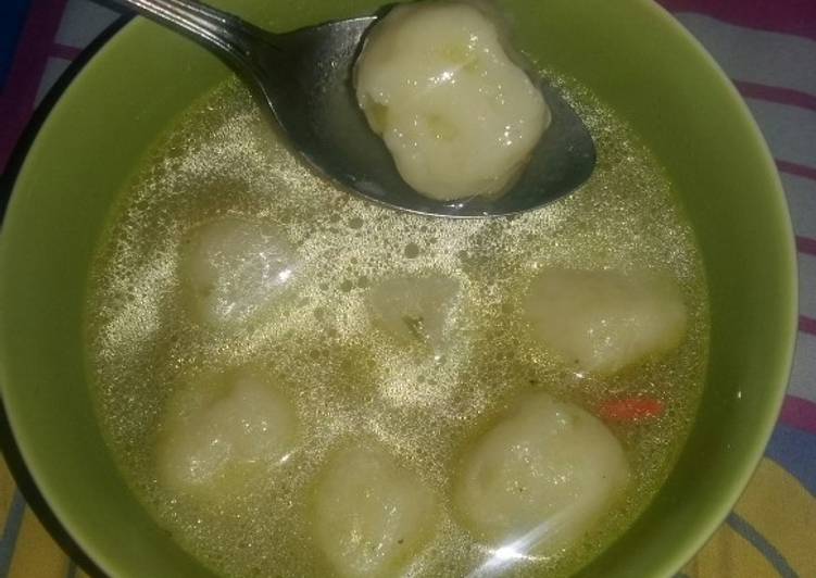 Cilok tepung beras kuah. Isi ayam