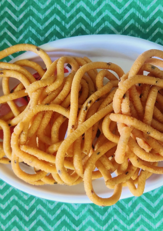 முறுக்கு(murukku recipe in tamil) செய்முறை முக்கிய புகைப்படம்
