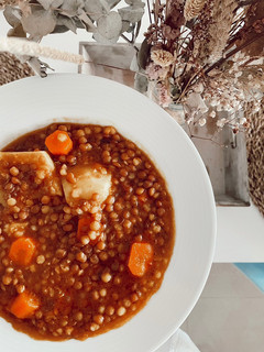 Una foto de Lentejas con verduras