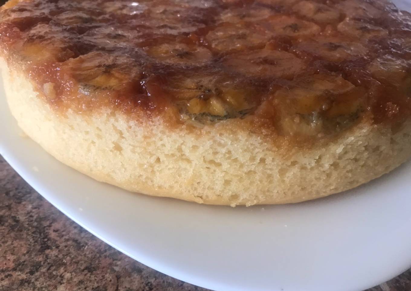 Pastel volteado de plátano / comida de Marruecos