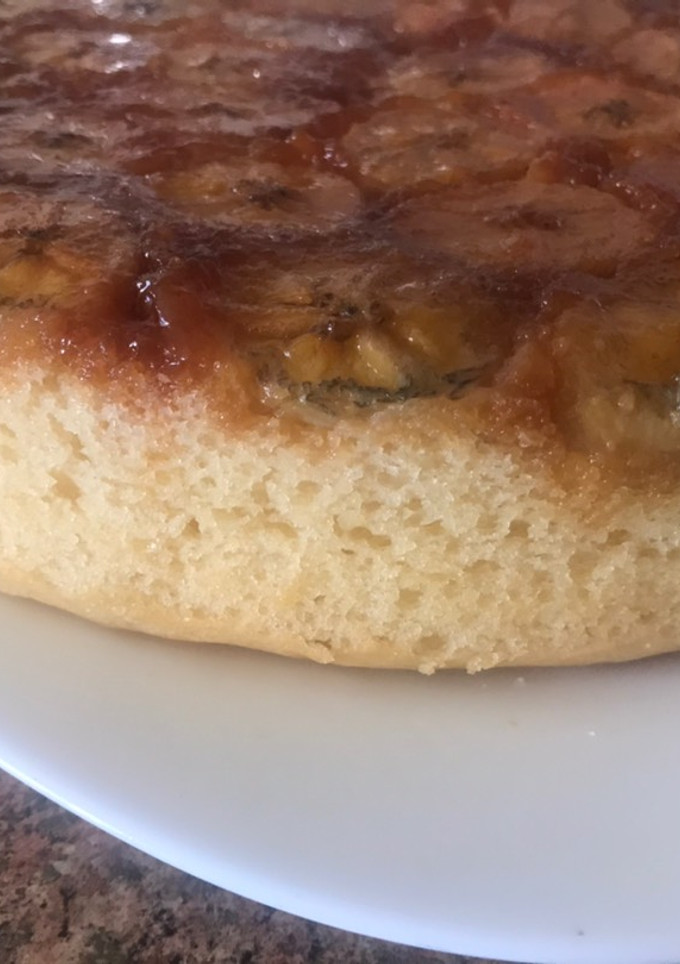 Una foto de Pastel volteado de plátano / comida de Marruecos