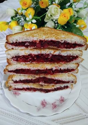 A picture of Iron rich Beetroot Sandwich.