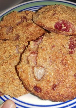 Una foto de Galletas de avena y frutilla