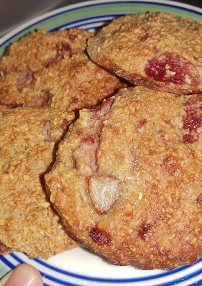 Una foto de Galletas de avena y frutilla