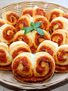 Pizzás tekercs recept fotója