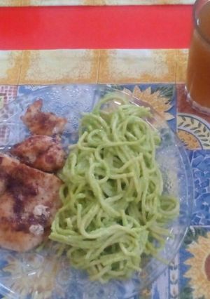 Una foto de Pollo al ajo