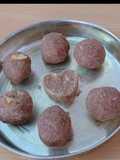 Finger Millet & ginger powder 's laddu