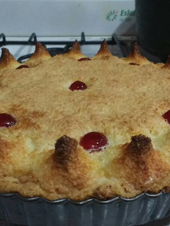 Una foto de Tarta de coco, membrillo y dulce de leche
