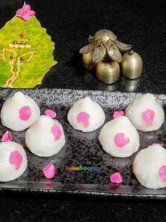 उकडीचे मोदक - चावल मावा ड्राईफ्रूट्स मोदक रेसिपी मुख्य फोटो