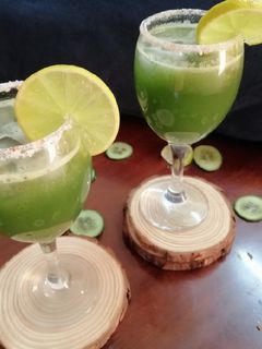 કુકુમ્બર મિન્ટ કુલર (Cucumber Mint Cooler Recipe In Gujarati) રેસીપી મુખ્ય ફોટો