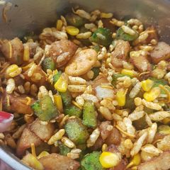 A picture of Bhel puri.