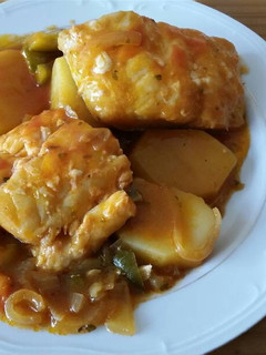 Una foto de Bacalao con verduras
