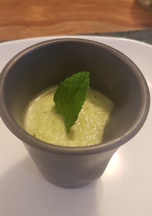 Une photo de Gaspacho concombre féta menthe