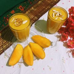 A picture of Mango Milk Shake.
