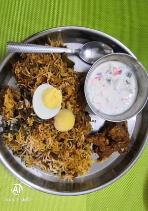 चिकन बिर्यानी (chicken biryani recipe in marathi) रेसिपी चे मुख्य फोटो