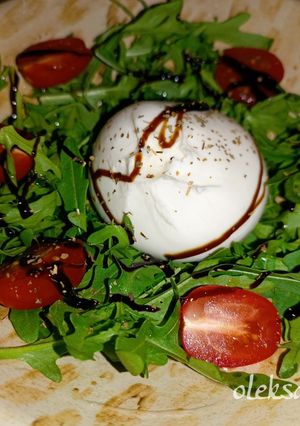 Фото Бурата з руколою та чері 🍅 /Burata with arugula and cherries.