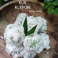A picture of Kue Klepon.
