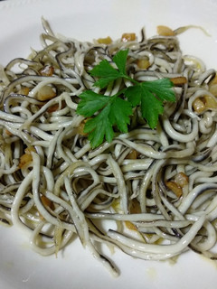 Una foto de Gulas al ajillo