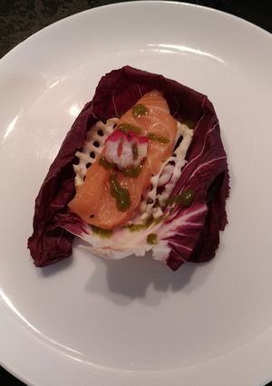 Una foto de Sashimi de salmón