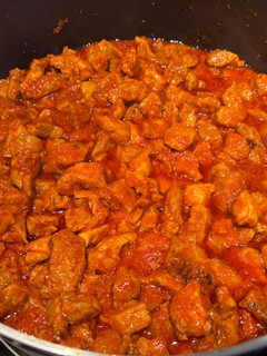 Una foto de Magro con tomate