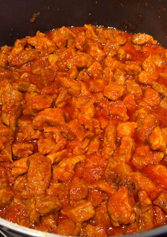 Una foto de Magro con tomate