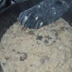 Una foto de Risotto de hongos y pollo