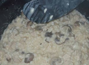 Una foto de Risotto de hongos y pollo