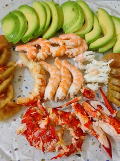 Una foto de Ensalada de bogavante con aguacate