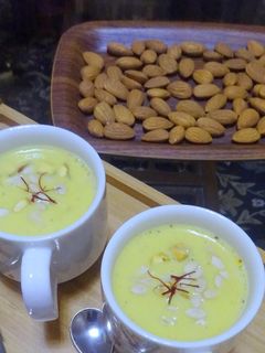 बादाम शेक (badam shake recipe in Hindi) रेसिपी मुख्य फोटो