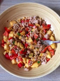 Una foto de Ensalada de garbanzos y caqui