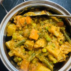 A picture of Vegetable Korma.