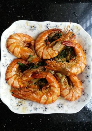 Hình của món Tôm xóc tỏi.