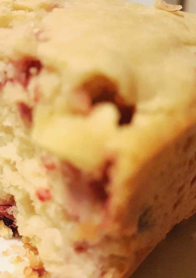Una foto de Budín de frutilla y yogurt griego