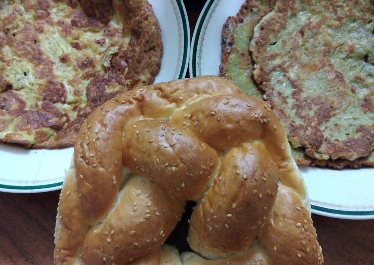 بيض اومليت بصوص الدجاج تكا واقراص بيض بعجينة طعمية مع جبن مشكل