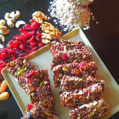 A picture of Chocolate Granola Bars.