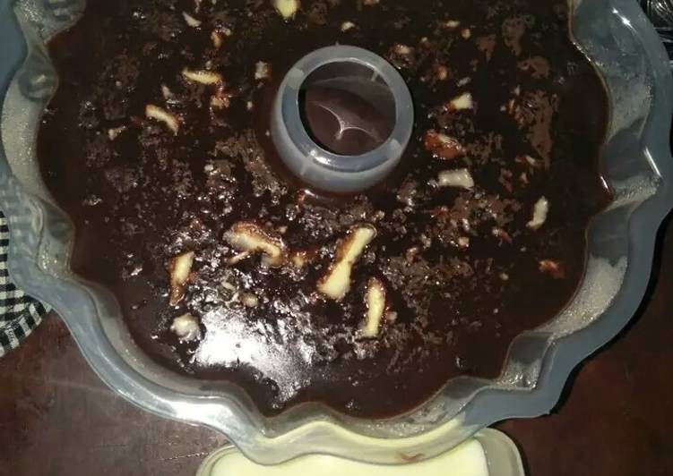 Puding coklat tabur keju dengan vla