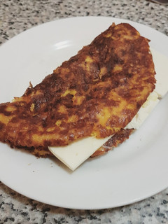 Una foto de Cachapas con queso llanero y mantequilla