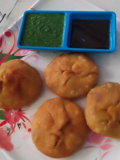 आलू प्याज़ की कचौड़ी (Aloo pyaz ki kachodi recipe in Hindi) रेसिपी मुख्य फोटो