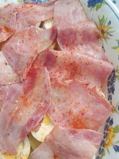 Una foto de Patatas a la gallega con lacón y huevo duro