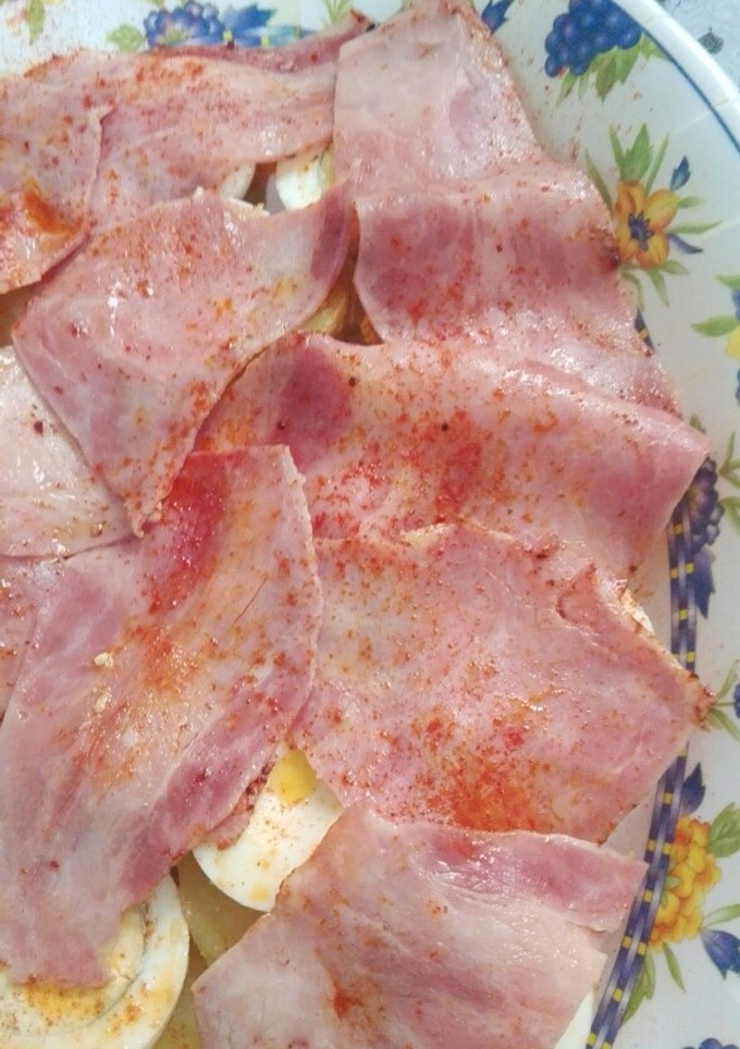Una foto de Patatas a la gallega con lacón y huevo duro