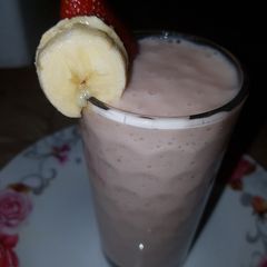 Strawberry banana smoothie A picture of Strawberry banana smoothie.