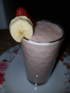 A picture of Strawberry banana smoothie.