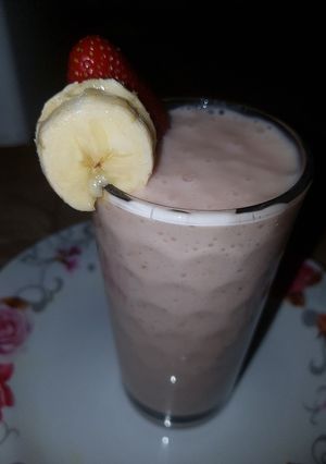 A picture of Strawberry banana smoothie.