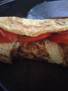 Una foto de Omelette jamón y tomate!!