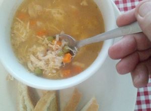 Una foto de Caldo de pollo express
