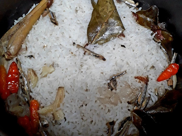 Langkah Mudah untuk Menyiapkan Nasi liwet teri yang Enak