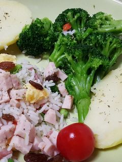 Una foto de Arroz tres delicias con brócoli y patata