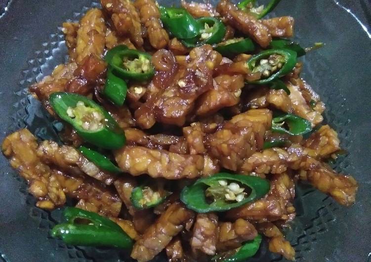 Cara Gampang mengolah Tumis pedas tempe cabe hijau yang Enak Banget