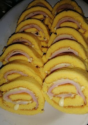 Una foto de Arrolladitos de jamón y queso de copetín