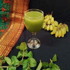 A picture of Green Grapes Mint Cooler.